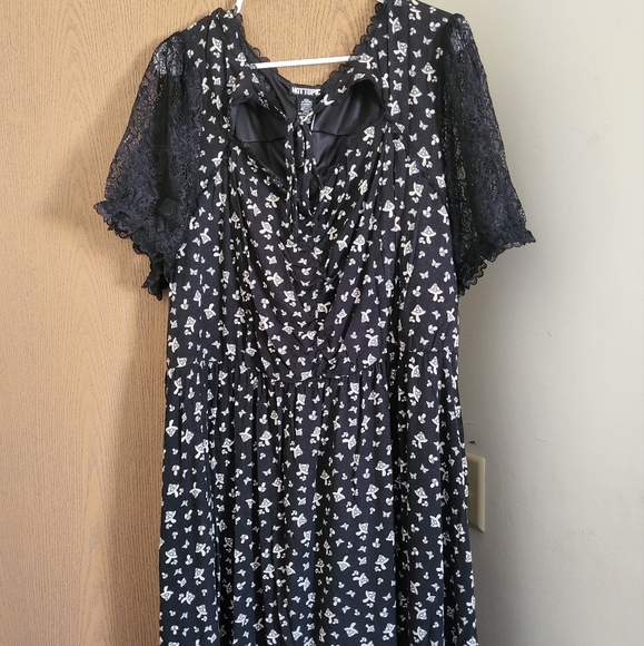 Hot Topic Dresses & Skirts - Black middies skater dress